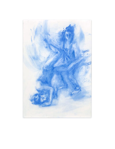 Joana und Heleen probieren für Timoclea stürzt einen Hauptmann Alexanders des Großen in einen Brunnen, nach Elisabetta Sirani, blaue Pastellkreide auf Zeichenkarton, 44 x 32 cm, 2022